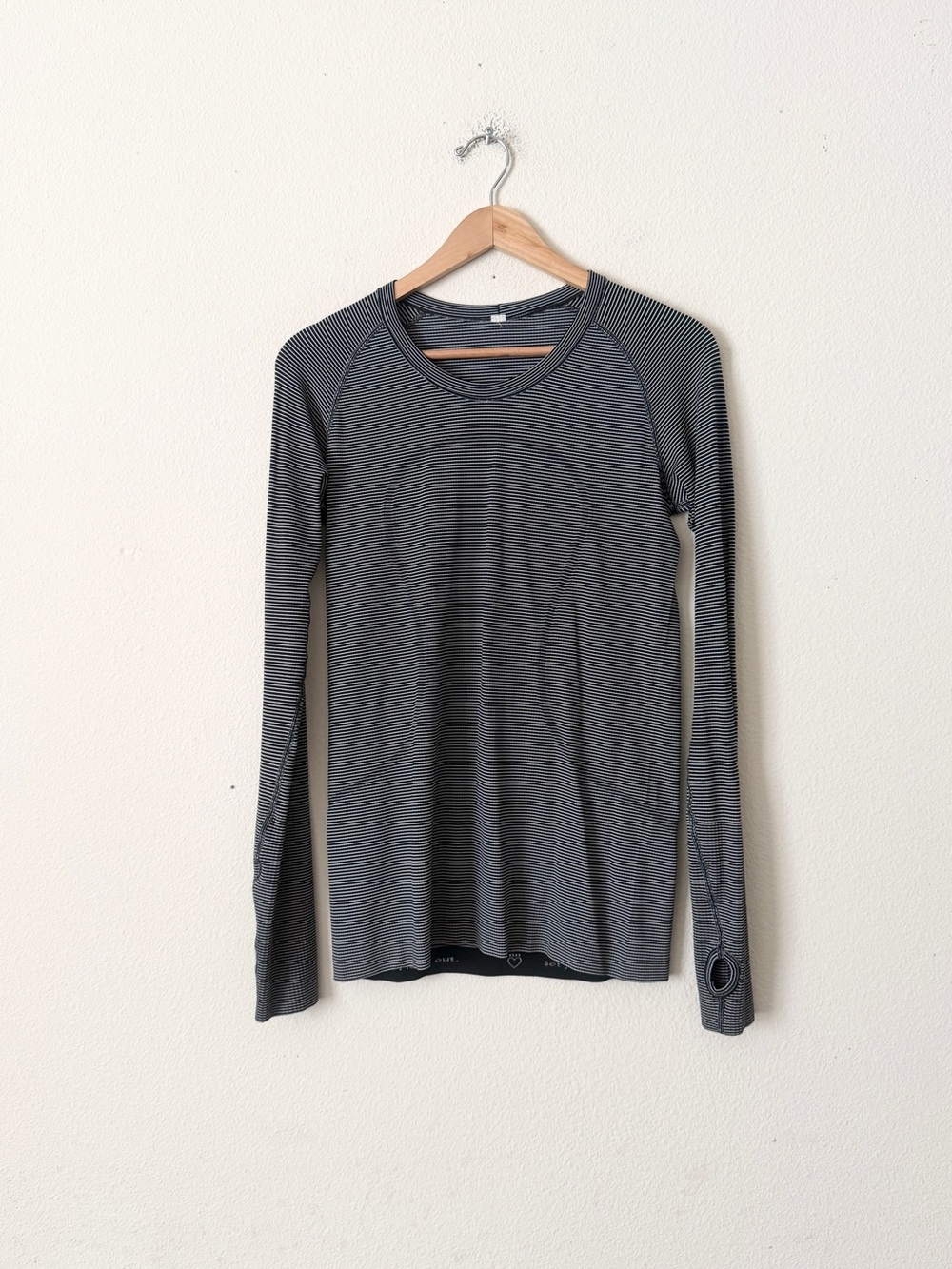 Lululemon SIZE 10 Swiftly Tech black & white striped long sleeve seamless top